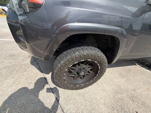 Used 2020 Toyota 4Runner SR5 AWD/4WD image 15