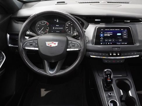 Used 2023 Cadillac XT4 Luxury w/ Cold Weather Package FWD image 20