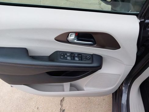 Used 2019 Chrysler Pacifica Touring-L Plus FWD image 27