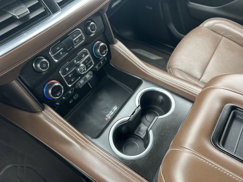 Used 2021 Chevrolet Suburban High Country w/ Premium Package image 7