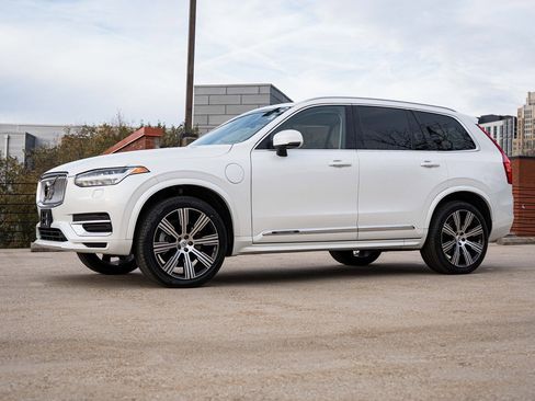 Certified 2024 Volvo XC90 T8 Core w/ Protection Package Premier image 3