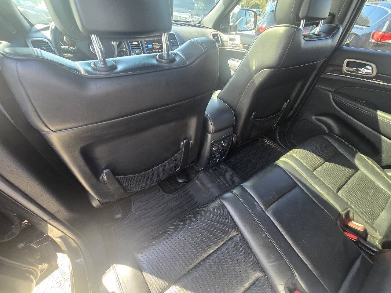 Used 2014 Jeep Grand Cherokee Overland w/ Advanced Technology Group AWD/4WD image 24