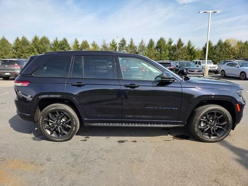 Used 2024 Jeep Grand Cherokee Limited 4xe image 18