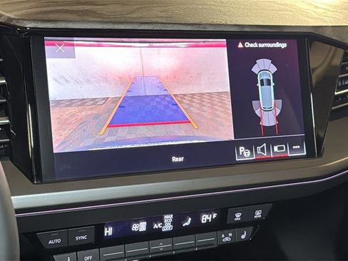Used 2024 Audi Q4 e-tron Prestige image 33