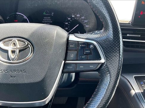 Used 2023 Toyota Sienna XSE FWD image 19