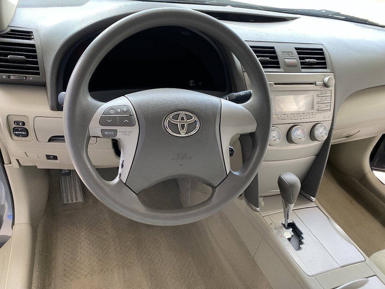 Used 2011 Toyota Camry LE FWD image 25