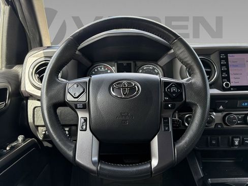Used 2022 Toyota Tacoma TRD Off-Road image 11