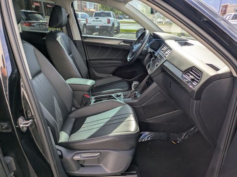 Used 2022 Volkswagen Tiguan SE AWD/4WD image 35