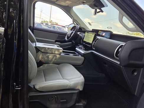 Used 2025 Ford Expedition Platinum w/ Driver's Package AWD/4WD image 17