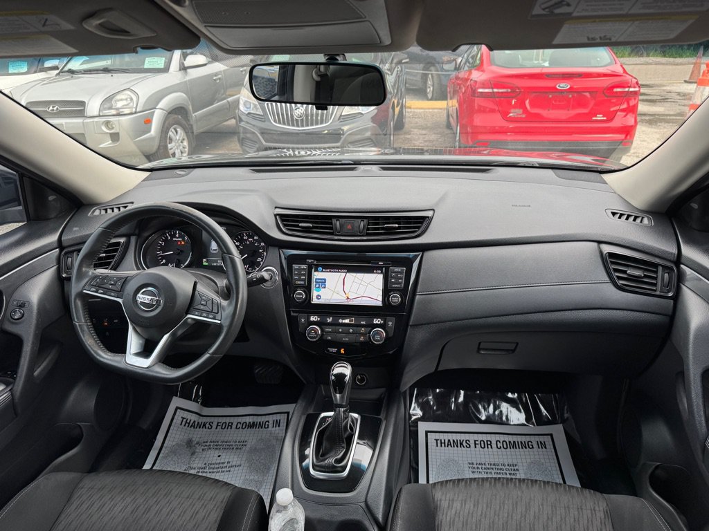 Used 2017 Nissan Rogue SV w/ SV Premium Package FWD image 13