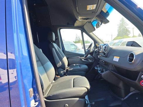 Used 2026 Mercedes-Benz Sprinter 2500 image 11