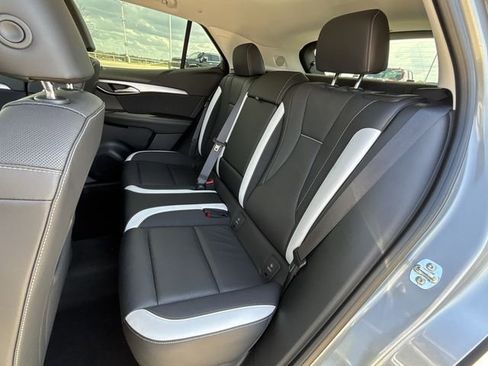 Used 2025 Buick Envision Sport Touring image 27