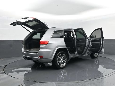 Used 2020 Jeep Grand Cherokee Overland AWD/4WD image 33