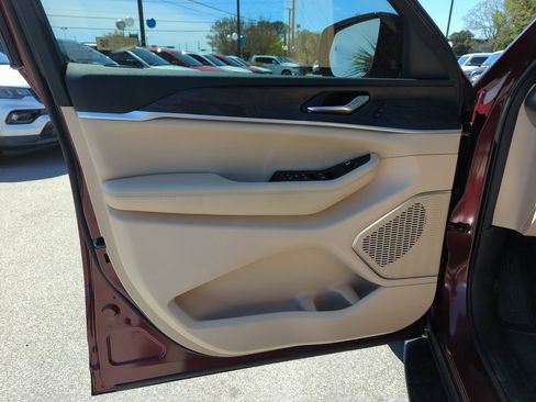 New 2026 Jeep Grand Cherokee Limited w/ Limited Altitude Package AWD/4WD image 18