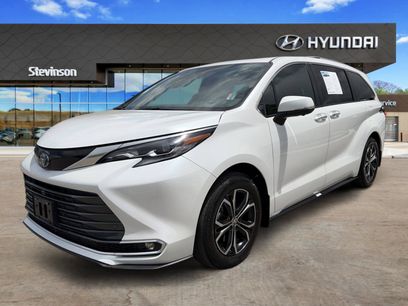 Used 2025 Toyota Sienna Platinum