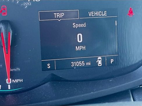 Used 2022 Chevrolet Trax LT w/ LT Convenience Package AWD/4WD image 15