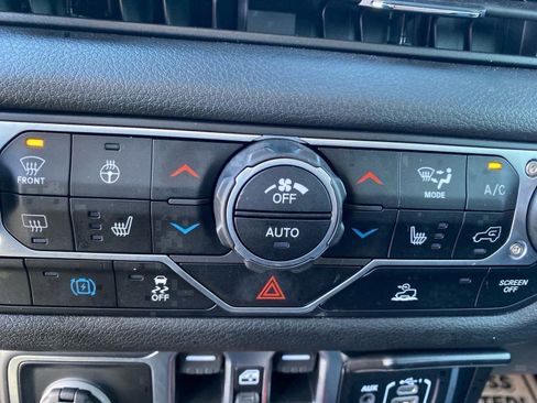 Used 2025 Jeep Wrangler Willys image 13