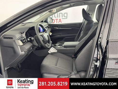 Used 2026 Toyota Camry LE w/ Convenience Package FWD image 5