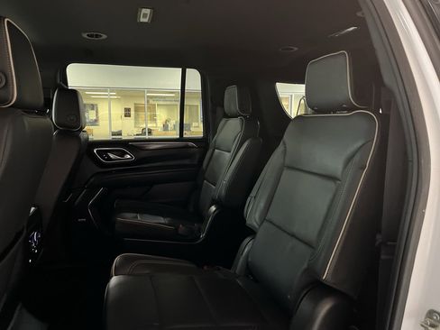 Used 2023 Chevrolet Suburban Premier image 24