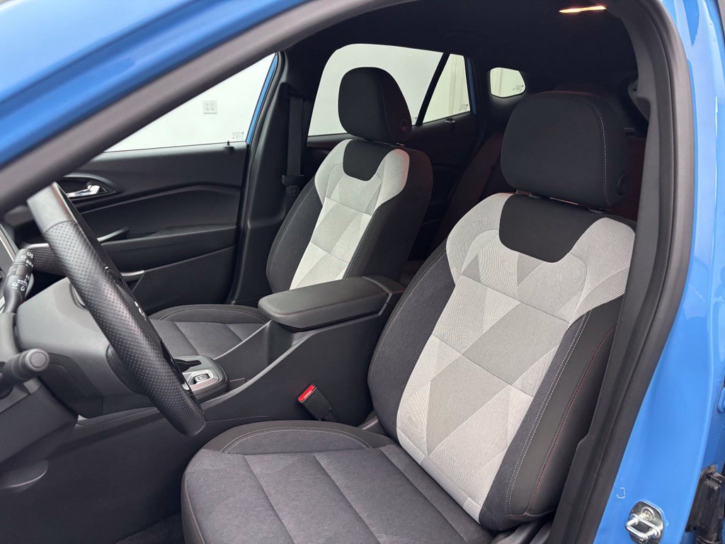 Used 2024 Chevrolet Trax RS w/ Driver Confidence Package FWD image 23