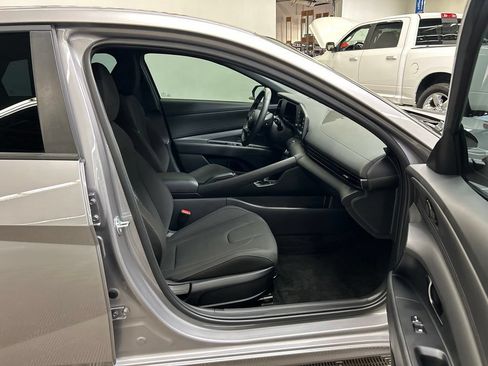 Used 2025 Hyundai Elantra Sport FWD image 15