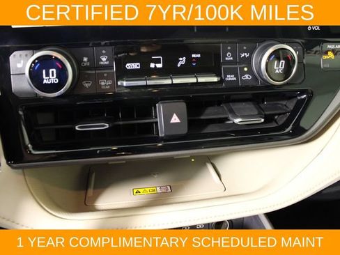 Used 2023 Toyota Highlander XLE FWD image 26