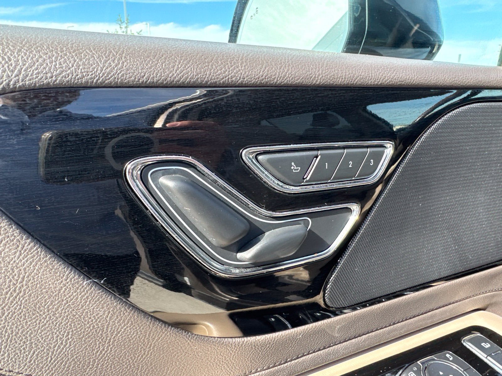 Used 2021 Lincoln Aviator 2WD w/ Elements Package image 8