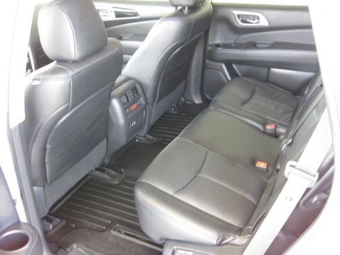 Used 2020 Nissan Pathfinder SV w/ Cargo Package FWD image 24