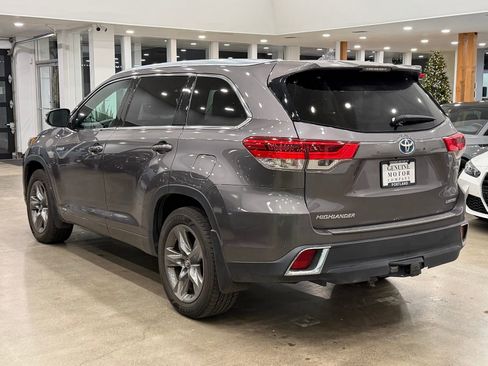 Used 2018 Toyota Highlander Limited Platinum image 4