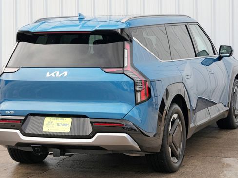 Used 2024 Kia EV9 Land image 58