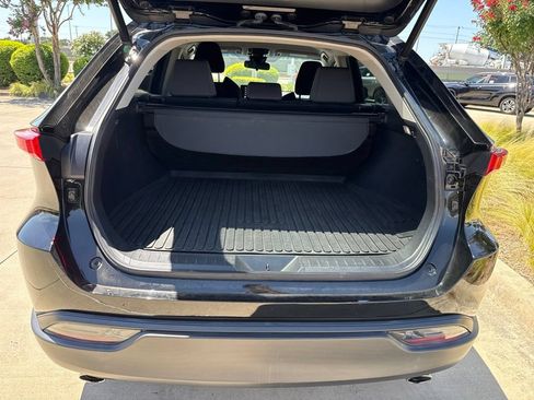 Used 2022 Toyota Venza LE AWD/4WD image 14