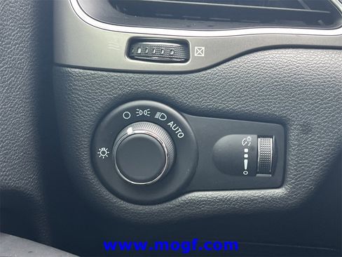 Used 2021 Jeep Cherokee Latitude image 16