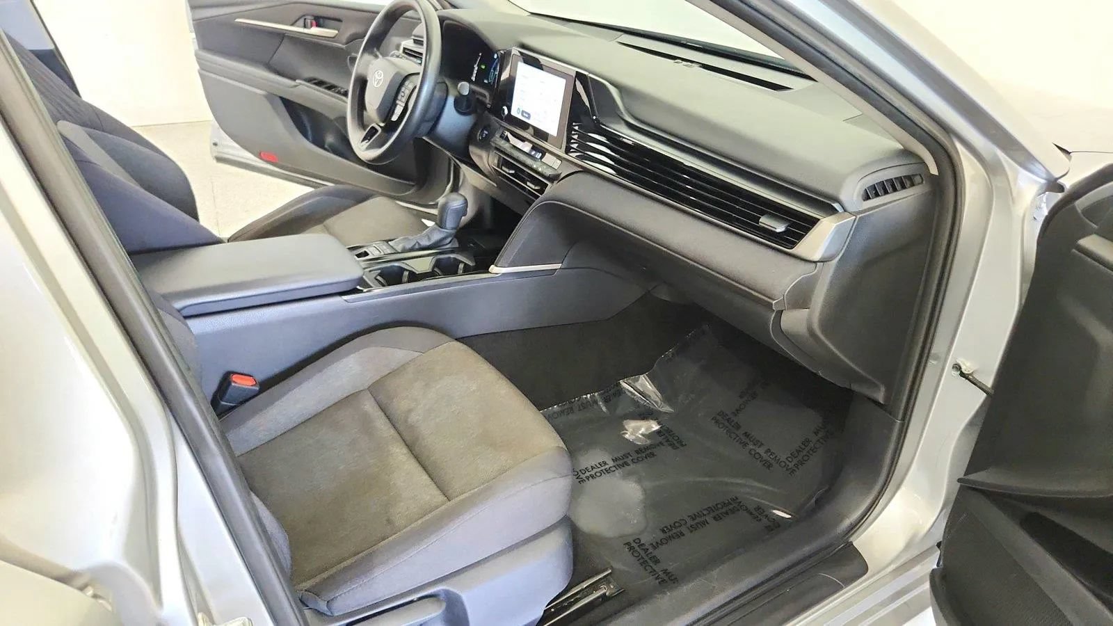 Used 2025 Toyota Camry LE FWD image 28