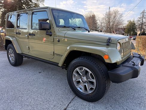 Used 2013 Jeep Wrangler Unlimited Rubicon w/ Max Tow Pkg image 2