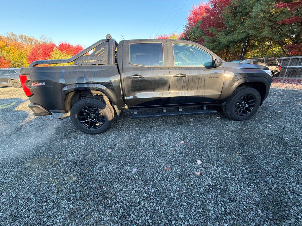 Used 2025 Chevrolet Colorado Z71 w/ Midnight Edition AWD/4WD image 8