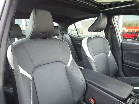 Used 2025 Toyota Camry SE w/ Convenience Package image 37