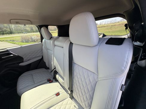 Used 2023 Mitsubishi Outlander SEL AWD/4WD image 20