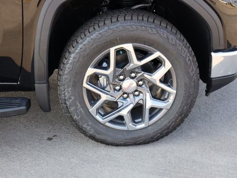 New 2026 GMC Sierra 1500 SLT image 9