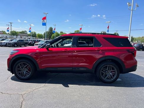 Used 2025 Ford Explorer ST-Line w/ Premium Package AWD/4WD image 4