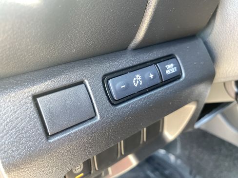 Used 2025 Nissan Frontier SV RWD image 19
