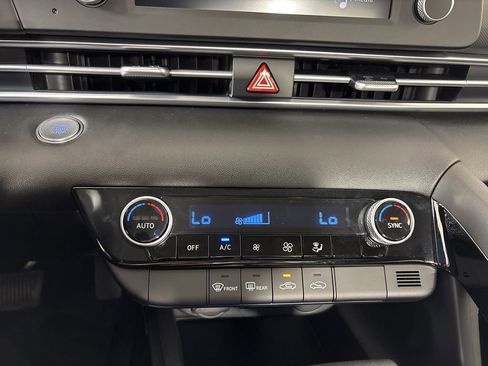 Used 2025 Hyundai Elantra Hybrid FWD image 26