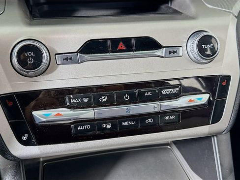 Used 2022 Ford Explorer XLT w/ Equipment Group 202A image 21