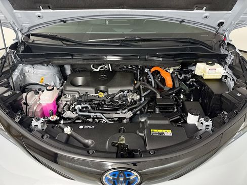 Certified 2025 Toyota Sienna XSE image 34