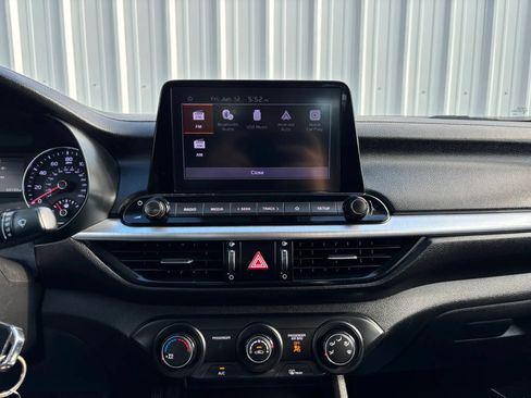 Used 2022 Kia Forte LXS w/ LXS Technology Package FWD image 29