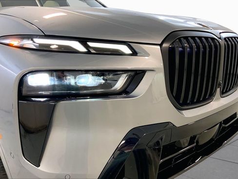 Used 2026 BMW X7 xDrive40i w/ M Sport Package AWD/4WD image 32