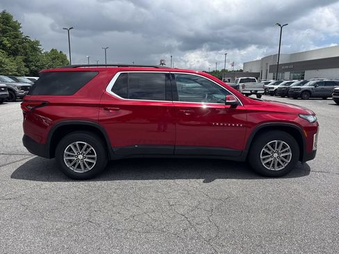 Used 2023 Chevrolet Traverse LT FWD image 8