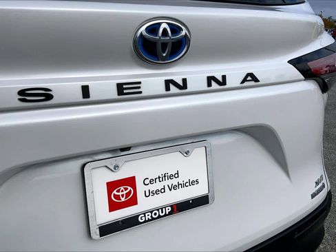 Used 2022 Toyota Sienna XLE image 8