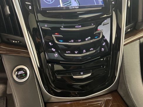 Used 2020 Cadillac Escalade ESV Premium Luxury w/ Escalade Sport Edition RWD image 34