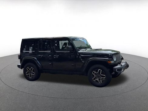 Used 2025 Jeep Wrangler Unlimited Sahara AWD/4WD image 2