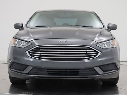 Used 2018 Ford Fusion SE w/ Fusion SE Technology Package FWD image 8